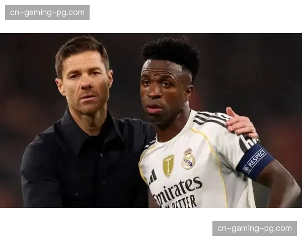 阿隆索双后腰配置应对逼抢 皇马中路防守屏障构建逻辑